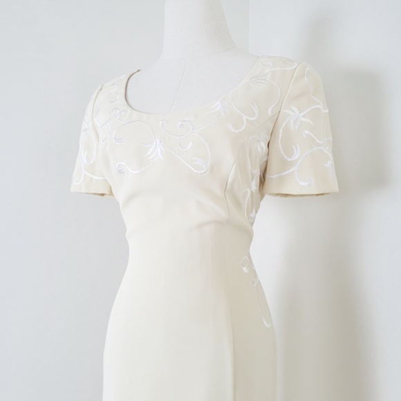 80's Pastel Yellow Mini Dress Embroidered Short Sleeve Scoop Neckline Fitted - Picture 7 of 14